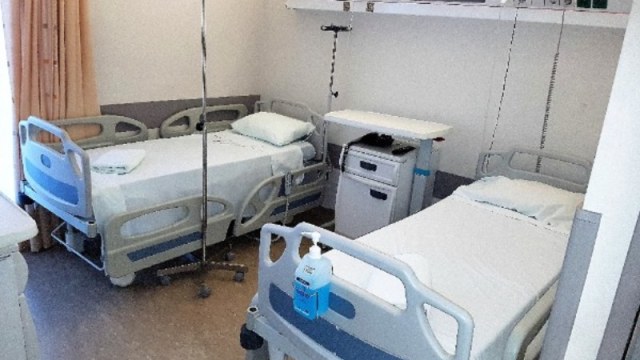 Εξοπλισμός Κεντρικής Κλινικής Αθηνών με κρεβάτια νοσηλείας άριστης ποιότητας και μοντέρνου σχεδιασμού δικής μας κατασκευής