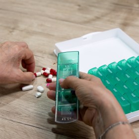 Εβδομαδιαία θήκη χαπιών HEXAGO 817260 IDENTITES (4)